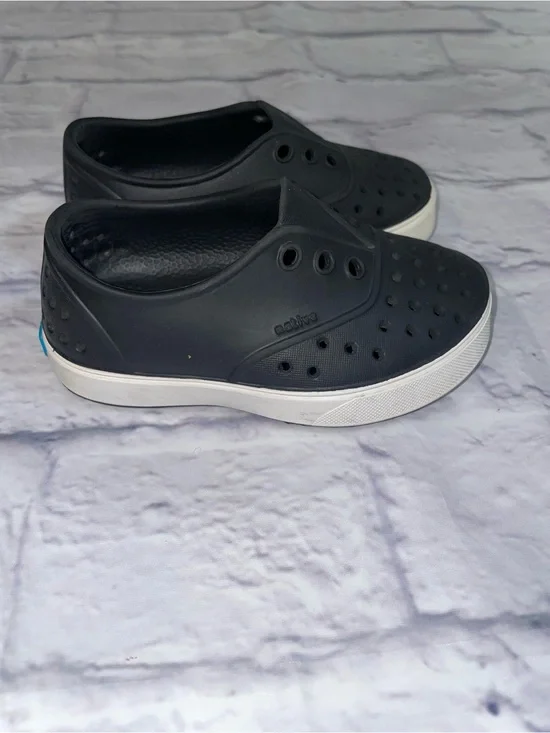 Native Miles (Black/White) size 7c