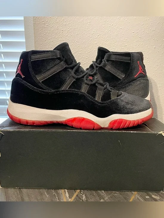 Air Jordan Retro 11 Bred Velvet Size 9.5