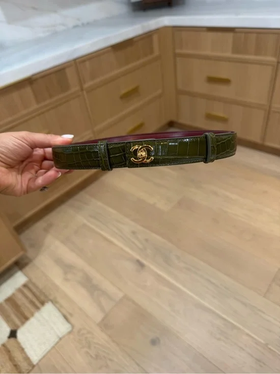 CHANEL Olive Green Croc-Embossed Leather Belt with Gold CC Logo