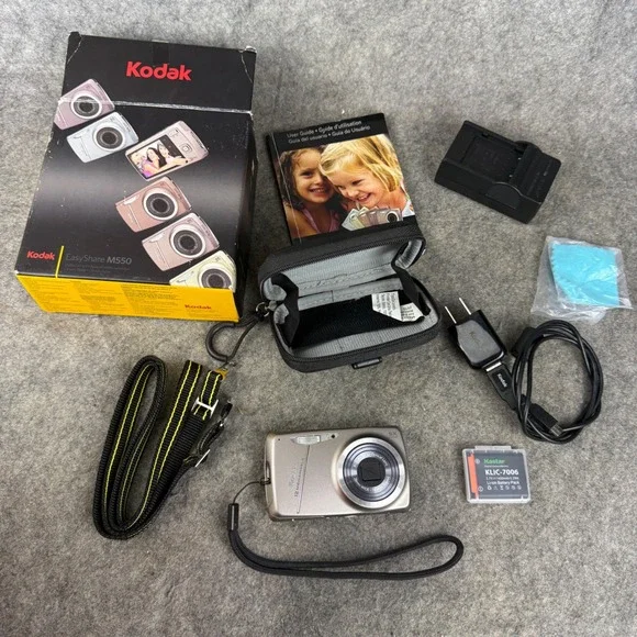 Kodak EasyShare M550 Digital Camera 12MP 5x Optical Zoom Champagne Bundle Box