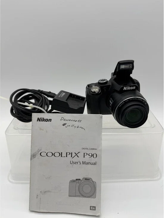 Nikon COOLPIX P90 Digital Camera w/Case, Battery, & Charger (TESTED AND WORKS)