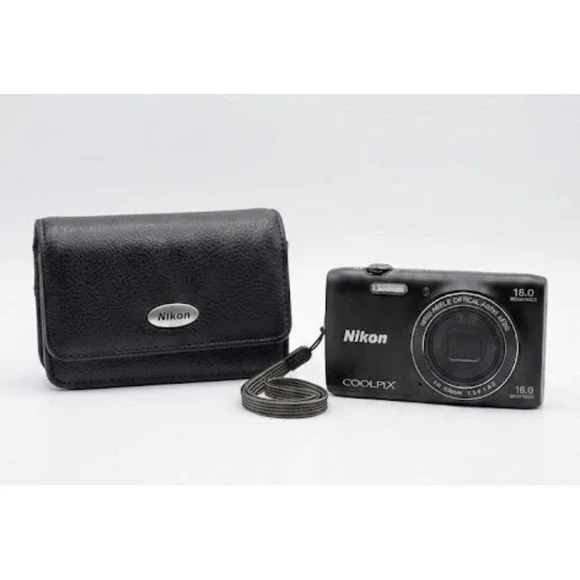 Nikon COOLPIX S6900 16MP Digital Camera Black Flip Screen Battery Case MINT