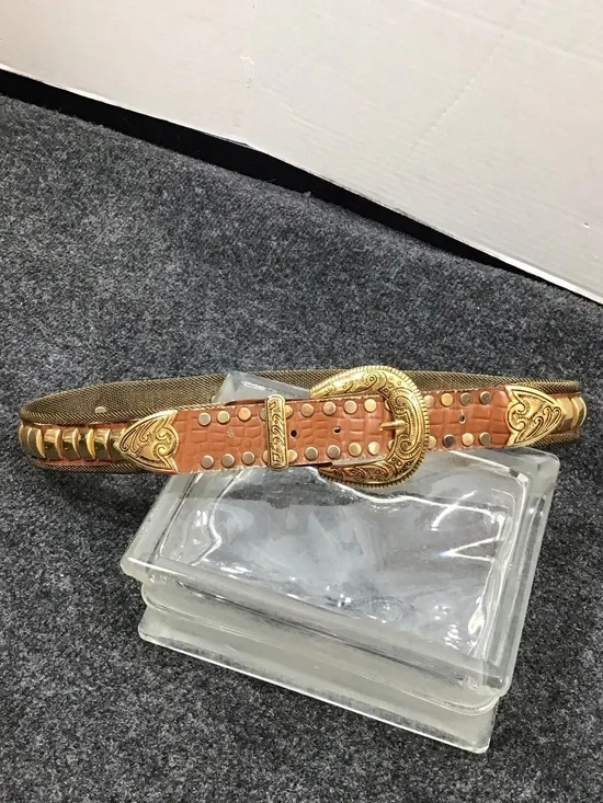 Vintage 80’s gold mesh and croc embossed leather western statement belt 30