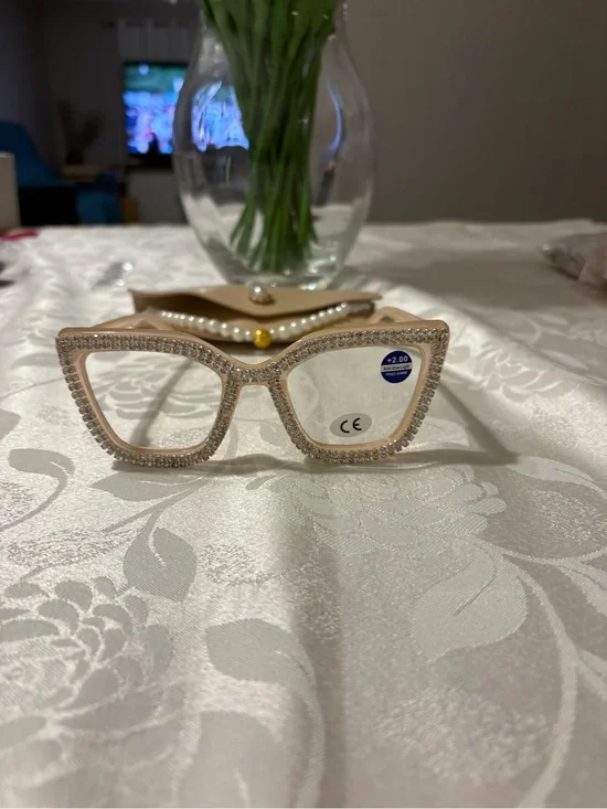 Diamond studded Glasses +2.00 Case & Neck Hanger “anti -blue light New