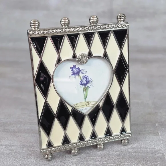 Ashleigh Manor black cream harlequin enamel Frame heart-shaped Photo 3x3