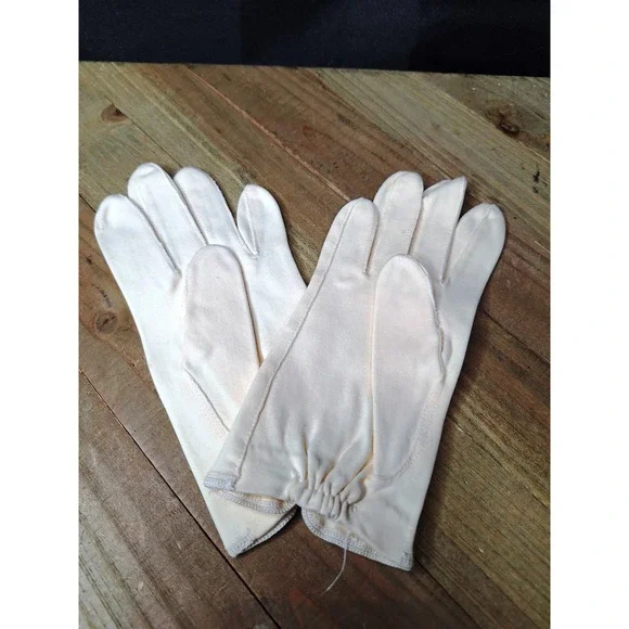 Vintage Cream Wrist Length Formal Gloves Scalloped Button Detail Mid Century