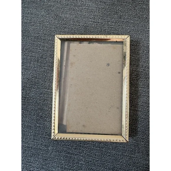 Vintage Gold-Toned Detailed Metal‎ Picture Frame  2.5x 3.5