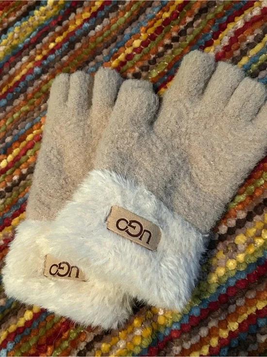 UGO Italian designer Beige open finger winter gloves soft leather logo patch