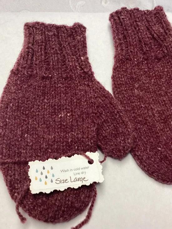 Hand made wool mittens burgundy. Mint never worn large see measurements UNISEX