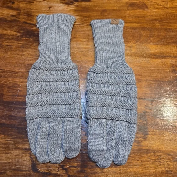 CC chunky cable knit touchscreen gloves Grey