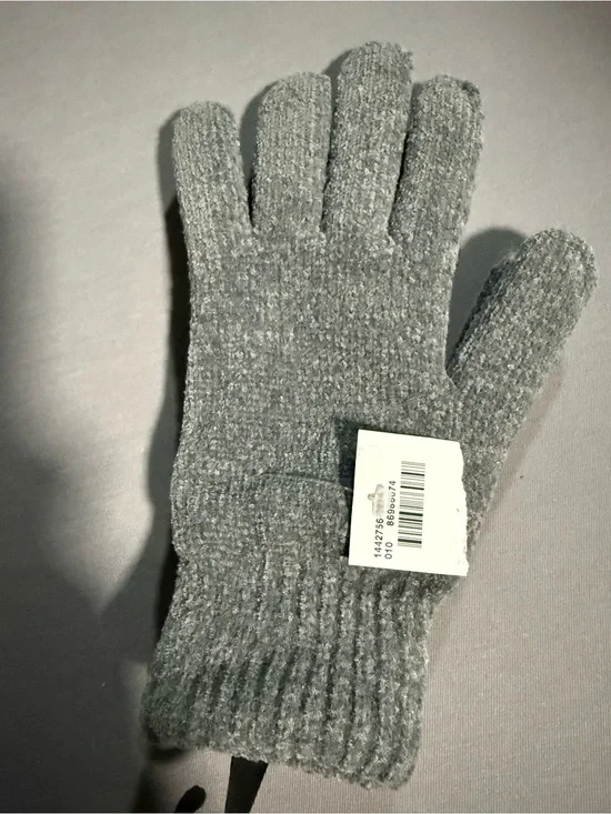 Gray Knit Gloves NWT