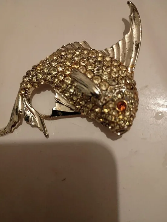 Gold Crystal Fish With About One Very Small Rhinestone.missing Brooch
