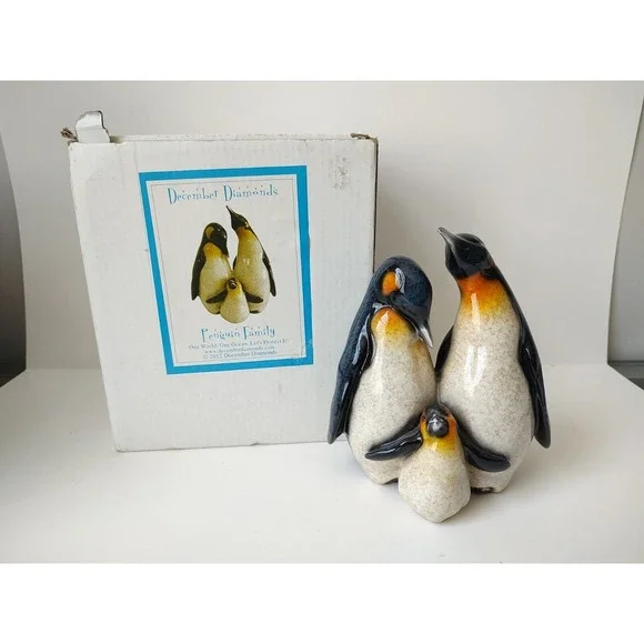 December Diamonds penguin family figurine w/ box 2012‎