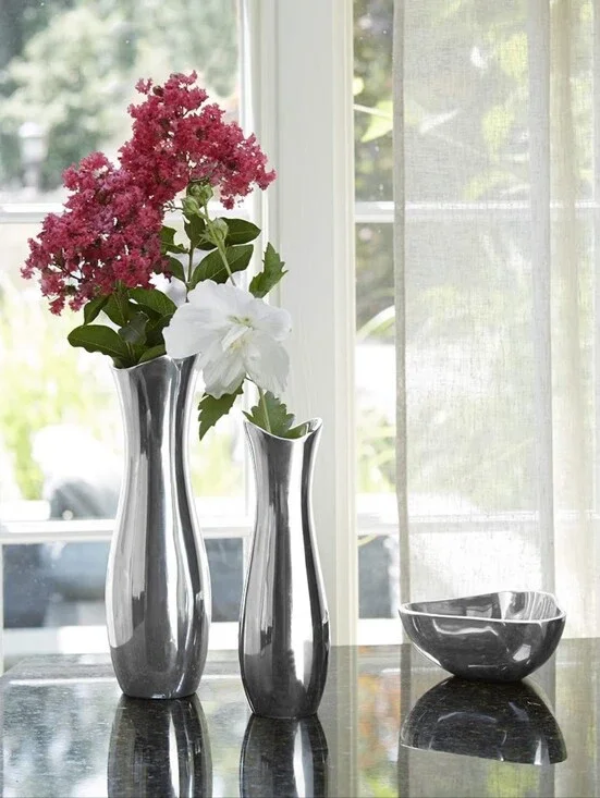 Nambe Stryker Flower Vase  11-Inch.