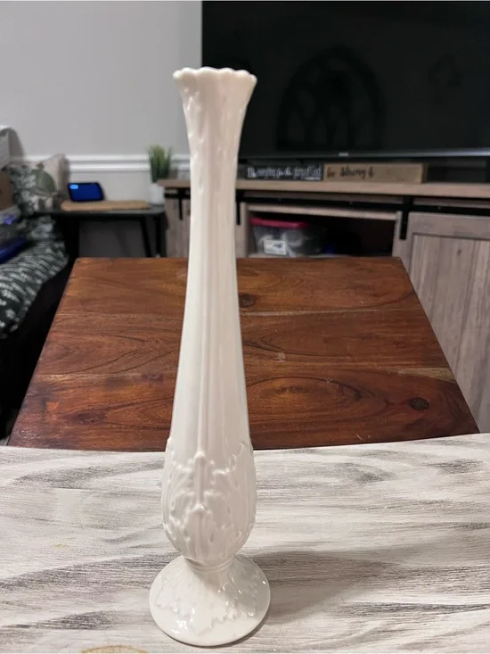 Lenox Florentine Woodland Ivory Bud Vase 11” Acanthus Leaf USA