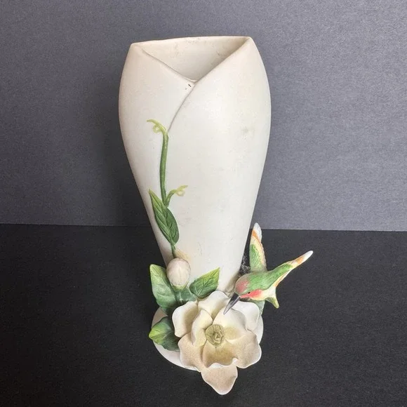 Hummingbird Vase With Magnolia Flower 6