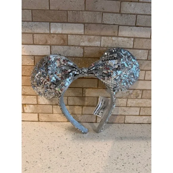 Disney Parks Minnie Mouse Headband All Over Sequins Bow Metallic Silver OSFM