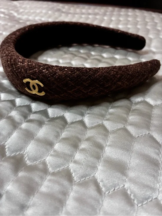 ChaneI. Brown Tweed Headband with Gold-Tone Logo Embellished CC Accent