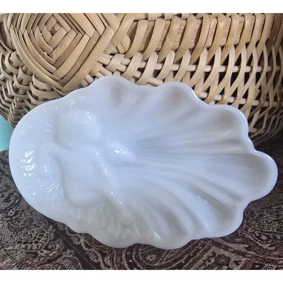 Vintage Avon Milk Glass Soap Dish Angel Cherub White Shell Shape Vanity Trinket