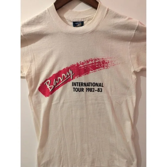 Sneakers Barry Manilow Tour Tee Mens M White Excellent 1982 83 Concert Vintage