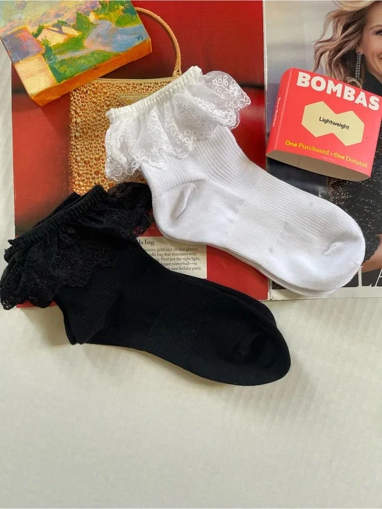 Bombas Lightweight Ruffle Ankle Socks - White & Black