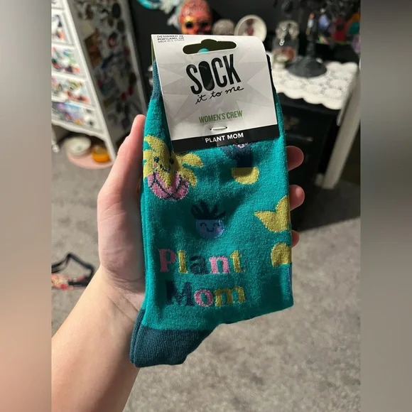 NEW ‘PLANT MOM’ HOUSEPLANT SOCKS