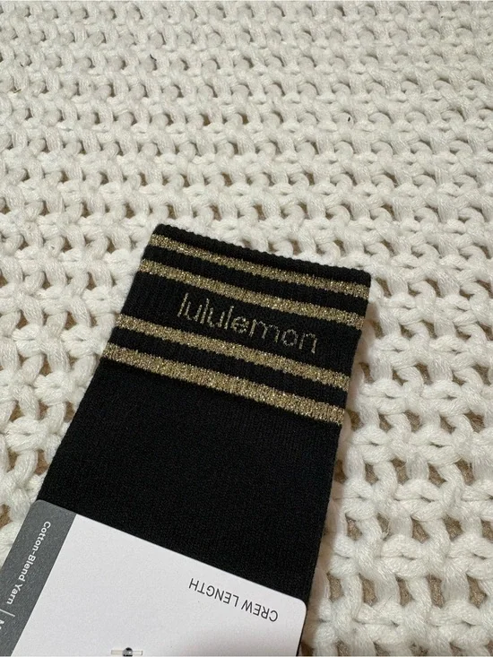 NWT lululemon daily stride crew sock in black/gold size medium