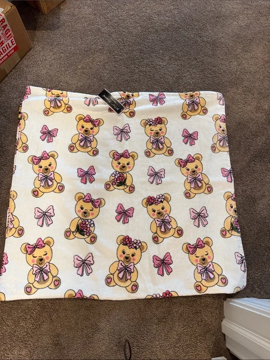 Betsey Johnson teddy bear bows bath towel 28” x 52” NWT