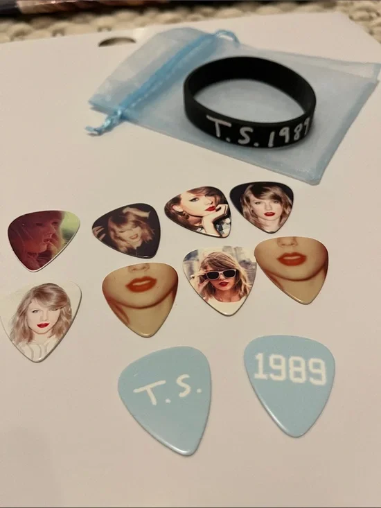 Taylor Swift Light Blue & Black 1989 Guitar Pick and Bracelet Set