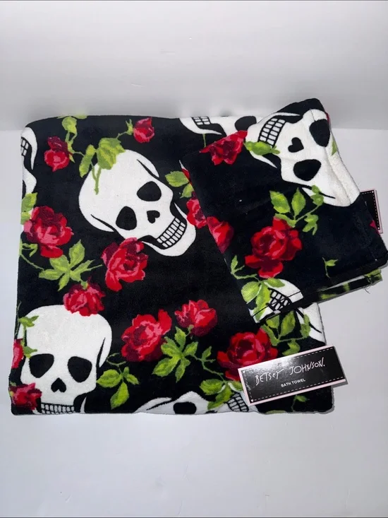 NWT Betsey Johnson 2 Pc 100% Velour Cotton Bath Towels/Hand Towels Skull Garden