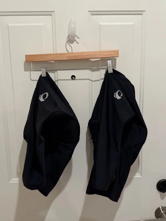 2 Pearl Izumi medium men’s bike shorts