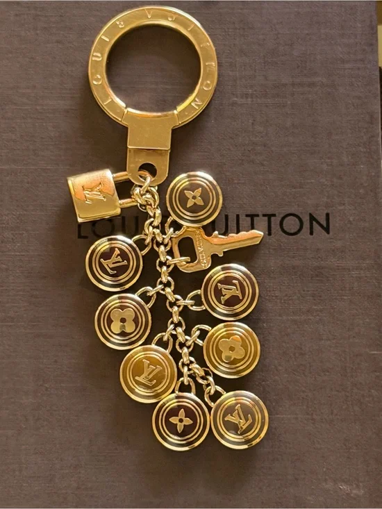 LOUIS VUITTON Brown Pastilles Monogram Key Ring Holder