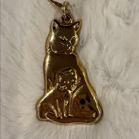 Vintage gold tone mother kitty cat & Kitten key chain Key Holder
