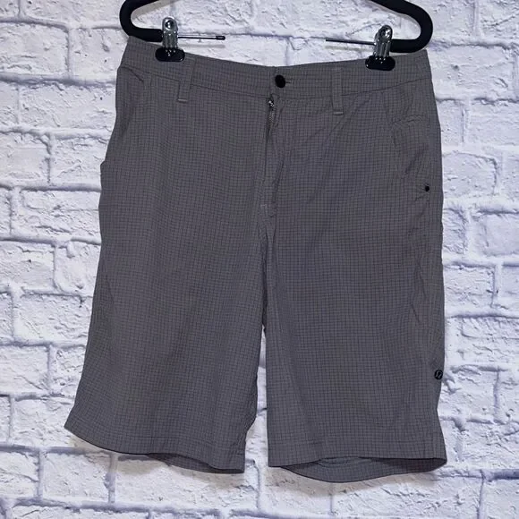 Lululemon kahuna gray grid shorts size 32