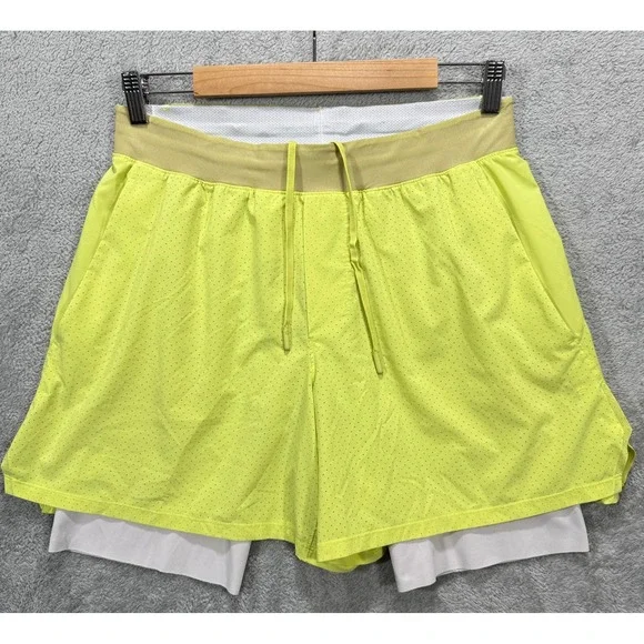 Lululemon Mens Medium Yellow White Vented Tennis Shorts 6
