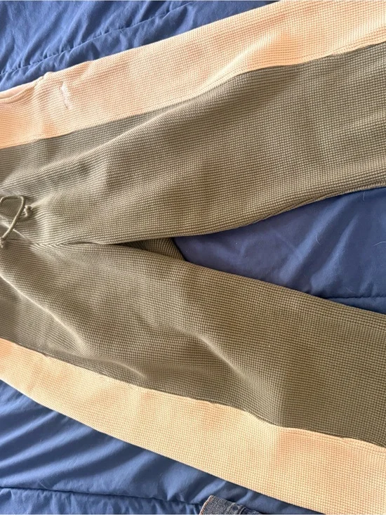 Skylrk Olive & Cream Waffle-Knit 3/4 shorts