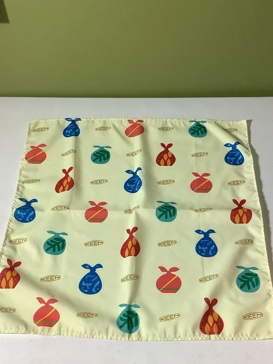 Keen pale yellow scarf/bandana