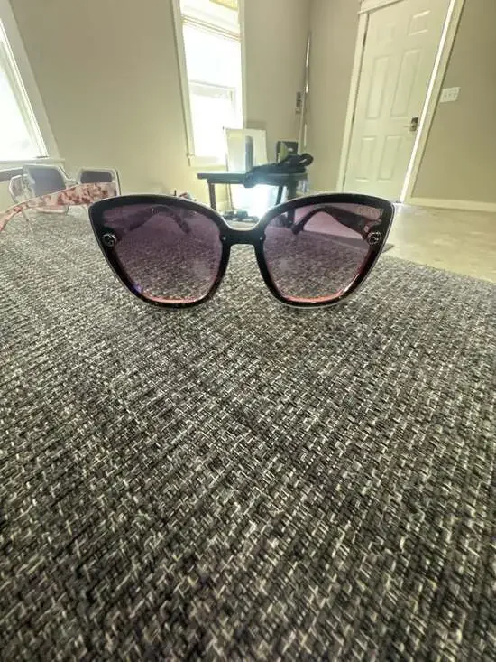 Gucci Oversized Cat-Eye Sunglasses Red/Black Frame with GG Monogram Temples