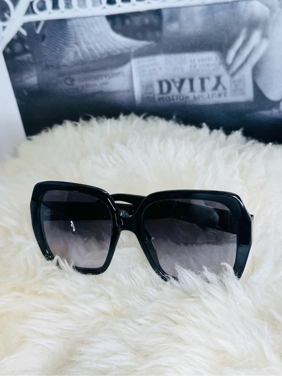 ORIGINAL GUCCi Women’s Black Oversized Sunglasses - Classic Designer Style