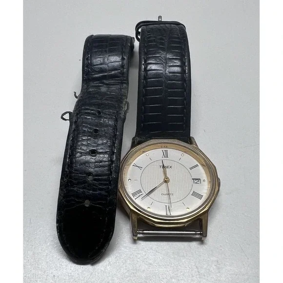 Timex Ladies Watch Vintage 1988 Gold Tone 31mm Quartz W Cell Roman Numeral Date