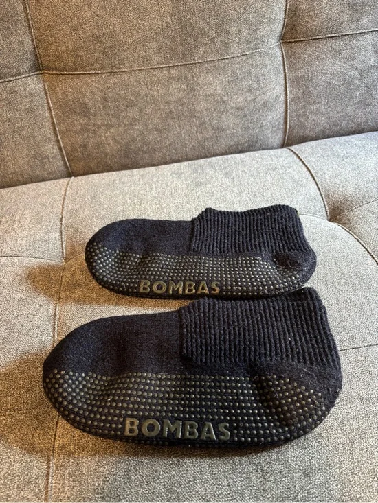 Bombas Men's Gripper Slippers in Navy