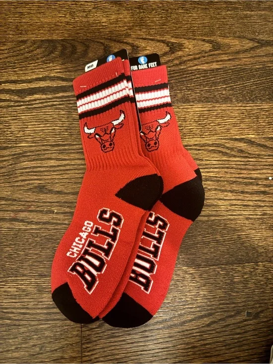NBA Chicago Bulls Red Crew Athletic Socks - 2 pairs - size medium