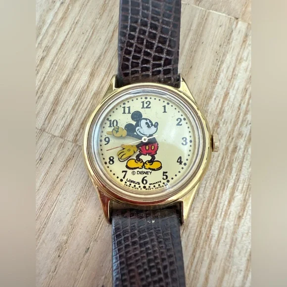 Vintage Lorus Disney Mickey Mouse ladies leather watch NEW BATTERY
