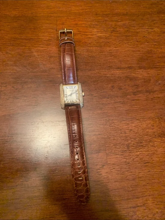 Absolutely stunning Michael Kors watch with Krystals and leather belt. Must !