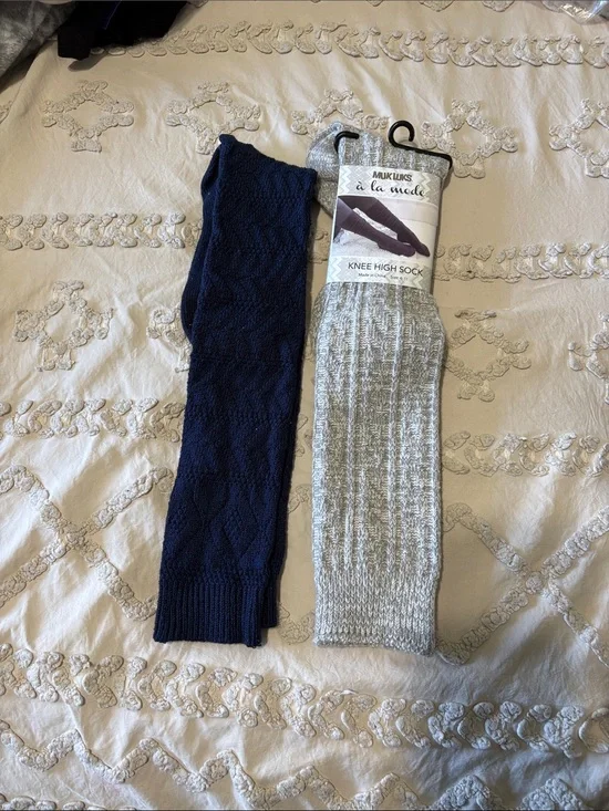 Muk Luks Knee High Socks in Navy and Light Gray