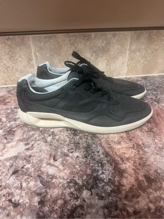 Men's Black Casual Lace-Up Sneakers
