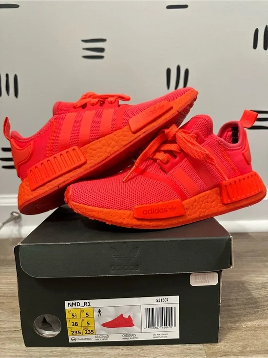 Men’s Adidas NMD_R1 Sneakers, size 5.5