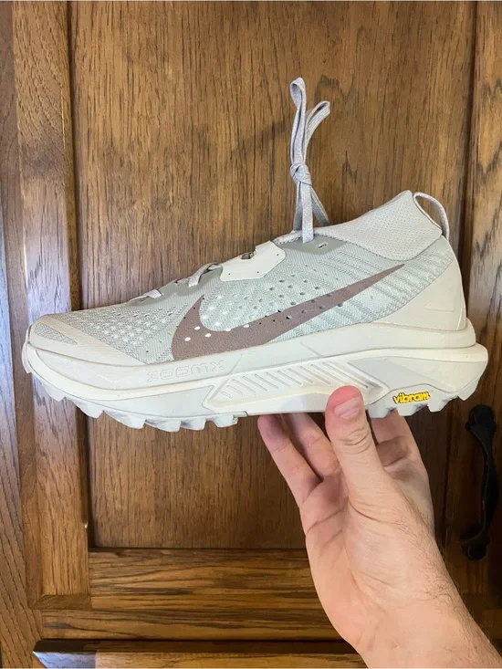 Mens nike ACG Zegama trail (HV8113 200) no box size 9