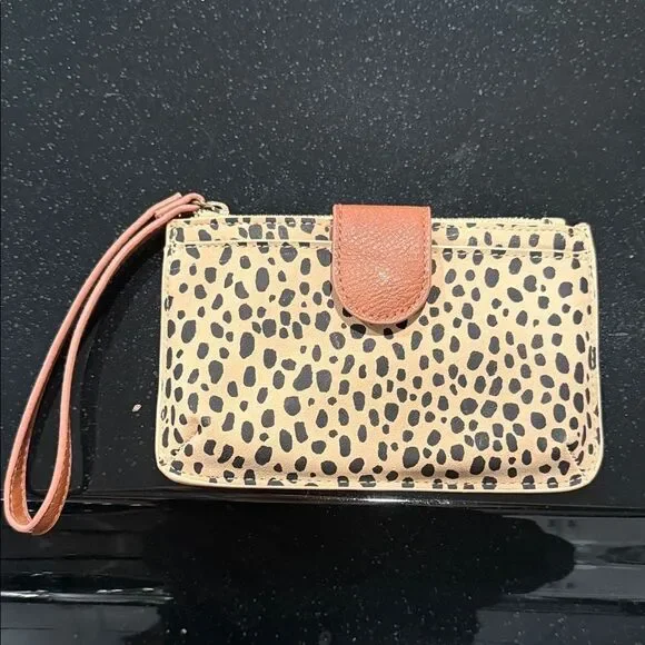 Chic Leopard Print Wristlet with Tan Accent