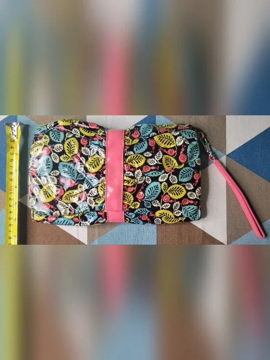 Vera Bradley Black Wristlet Clutch Frill Wallet Happy Snails Concert Vinyl Bag
